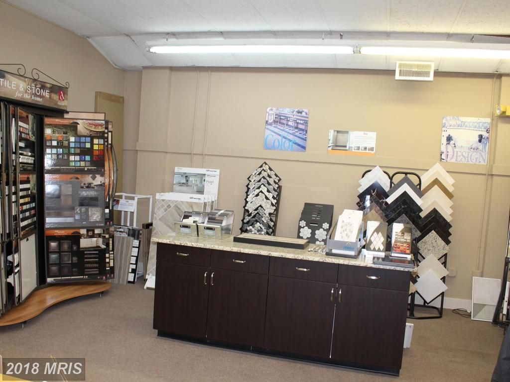 202 W Washington St, Charles Town, WV 25414